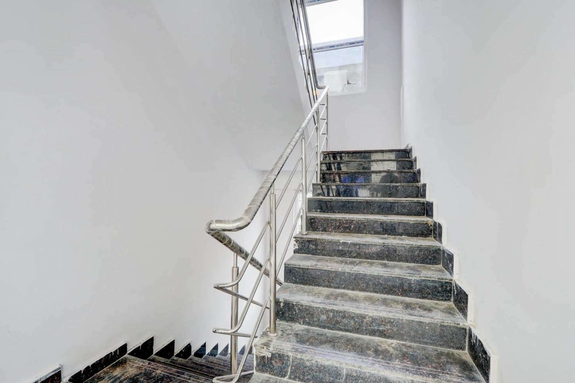 Hotel O Living Tree In Hyderabad Bagian luar foto