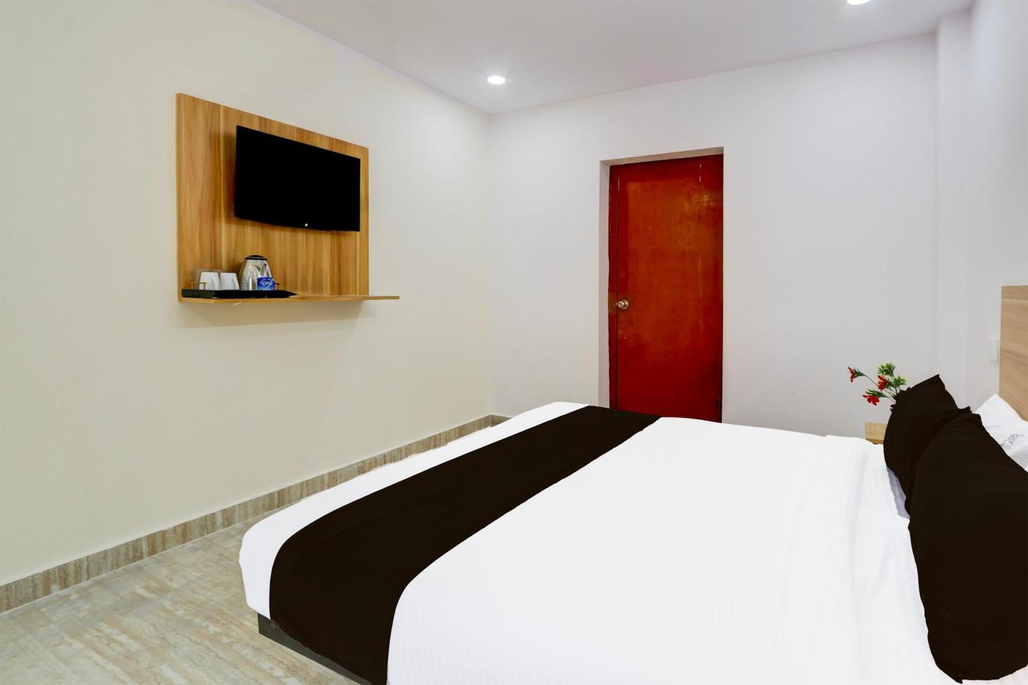 Hotel O Living Tree In Hyderabad Bagian luar foto